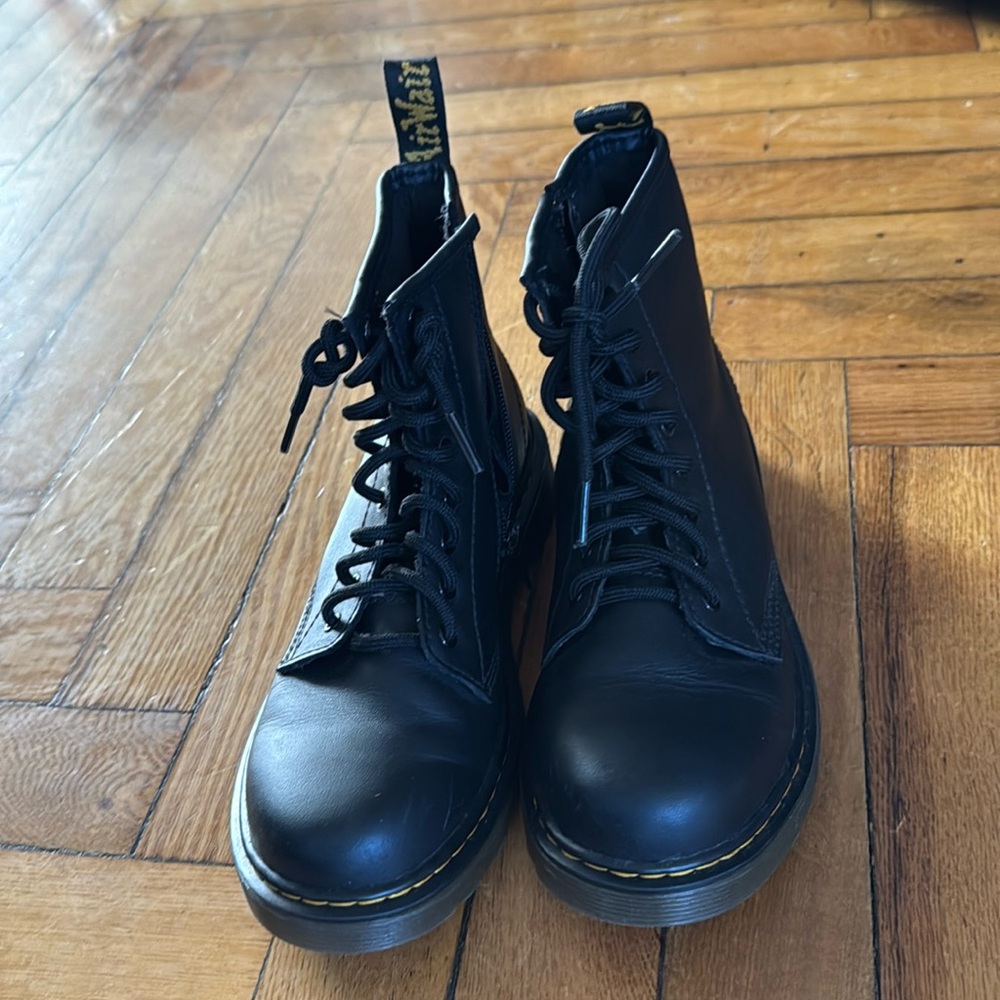 Black Dr. Martens AirWair kids size 5 girls boots